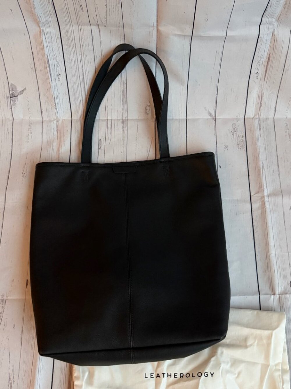EUC — Leatherology Uptown Vertical Tote – Black Onyx